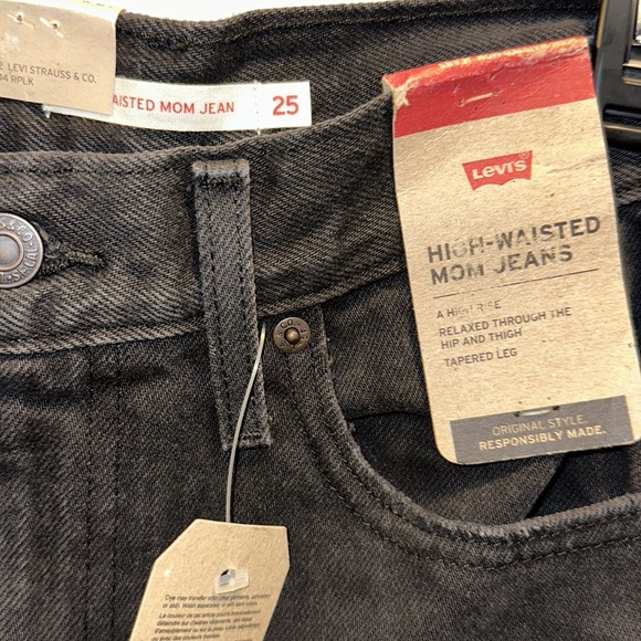 Levi’s High Waisted Mom Jean Black. Size25/27 on tags. Destruction. 💯 Cotton. - Picture 4 of 12